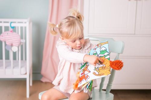 Jolly Baby Pluszowa Książeczka Edukacyjna Puchate Zwierzaki Sensory 0m+ 80453