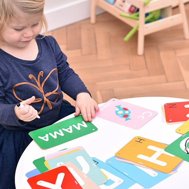 Czuczu Poznaję Litery Zabawy Edukacyne z Pisakiem Zmazywakiem 3+ 3548